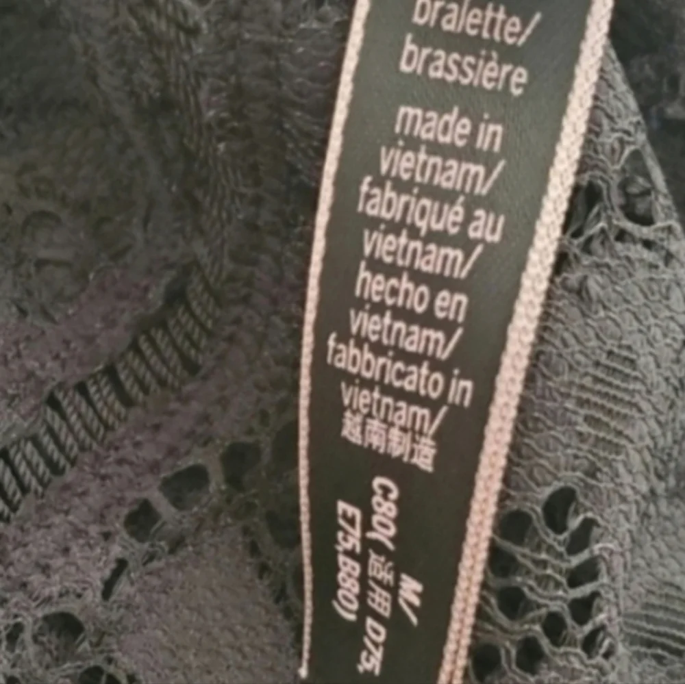 NWOT Plunge Lace Bralette